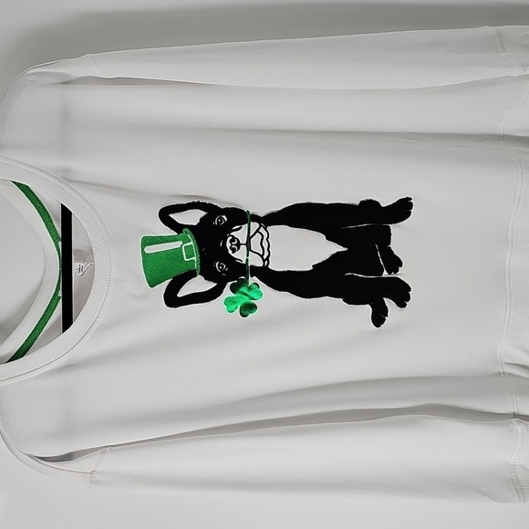 St Patrick's T-Shirt w Embossed French Bulldog w Green Top Hat & Metallic Clover - Picture 1 of 12
